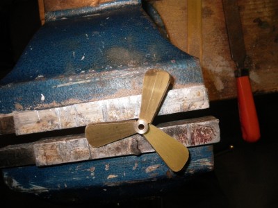 IMGP2339.JPG (511.04 Kio) Consulté 1713 fois présentation "à blanc" des pales brutes