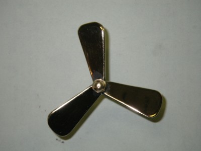 IMGP2357.JPG (378.52 Kio) Consulté 1716 fois L'hélice terminée après polissage.