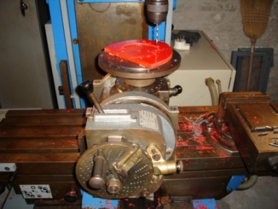 Réalisation des trous de fixation des bouchons au diviseur