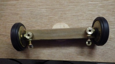 Présentation " à blanc " des pivots de direction et des roues