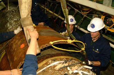 Vue du démontage de la première tôle de coque