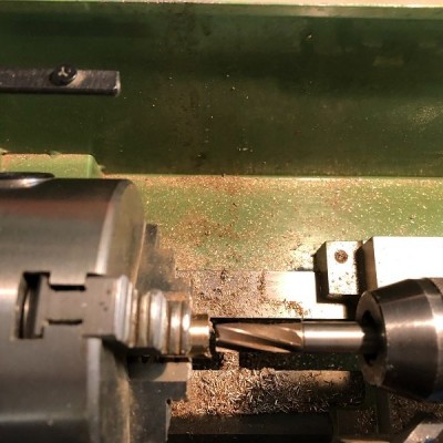 fraisage diamètre 10mm et dressage du fond de l'alésage