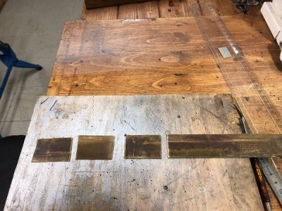 IMG_4054.JPG (84.41 Kio) Consulté 3052 fois traçage et découpe de trois rectangles dans une plaque laiton de 2mm