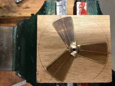 mise en place sur le "marbre" et soudure