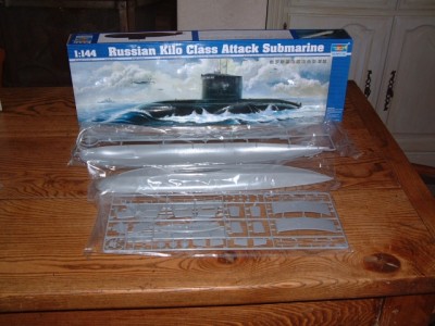 DSCF1619.JPG (208 Kio) Consulté 3668 fois La boîte de la maquette ouverte dévoile les pièces à assembler