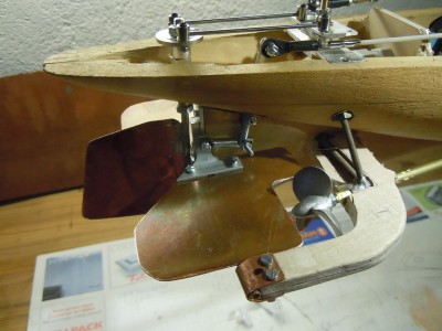 DSCN2752_mini.jpg (131.9 Kio) Consulté 2645 fois Gouvernail